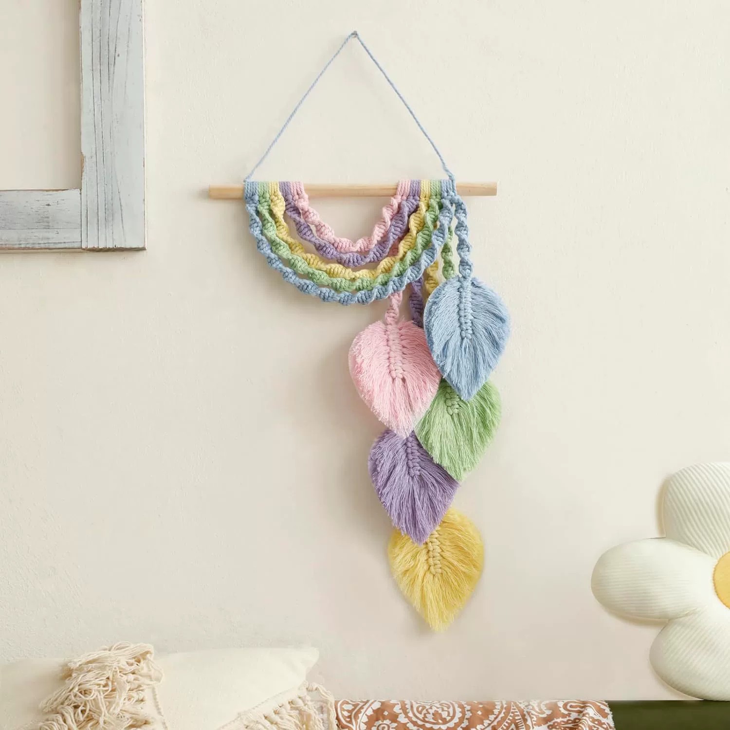 Home Textiles Europe - พรมแขวนผนังลายใบไม้สีรุ้ง ลายขนนก สไตล์นอร์ดิก พรมทอสำหรับตกแต่งบ้าน พร้อมไม้แขวน