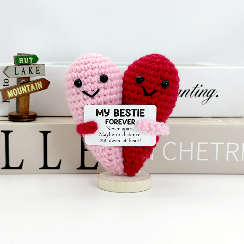 ตุ๊กตาถักโครเชต์รูปหัวใจกอดน่า - Home Textiles Europe บทวิจารณ์และราคา