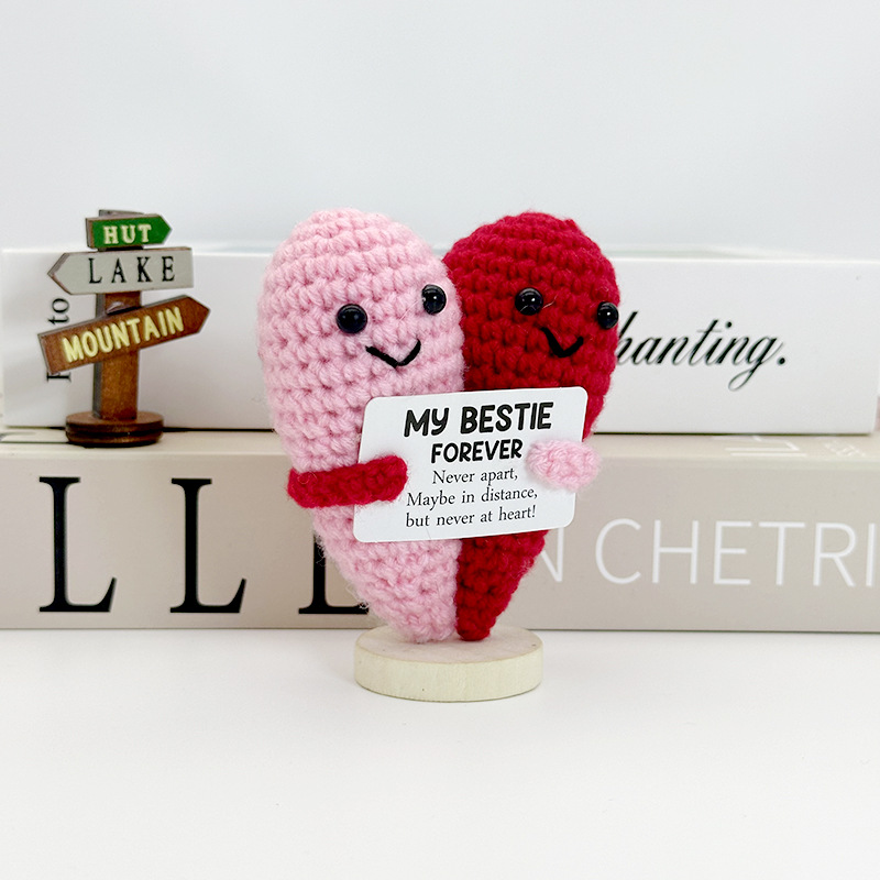 ตุ๊กตาถักโครเชต์รูปหัวใจกอดน่า - Home Textiles Europe บทวิจารณ์และราคา